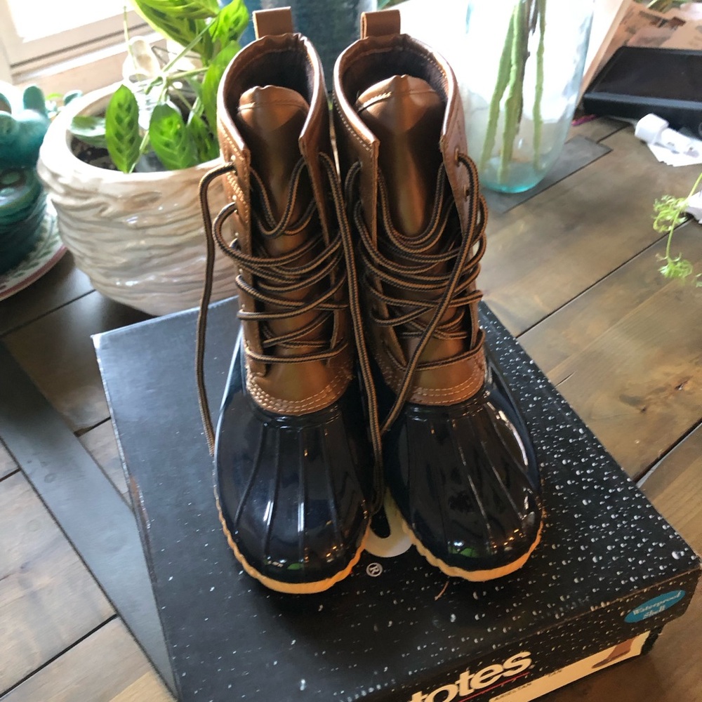 totes Brown and navy Winter & Rain Boots 6